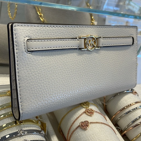 Michael Kors Reed Large Bifold Pebbled Leather Snap Wallet Card Case 
Lt Cream - Picture 4 of 16